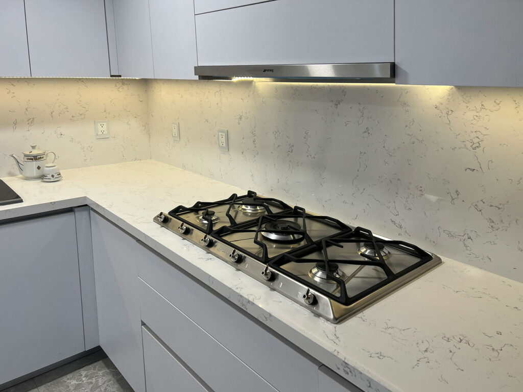 Cocina moderna en zapopan con electrodomesticos smeg terminado blanco mate anihuella