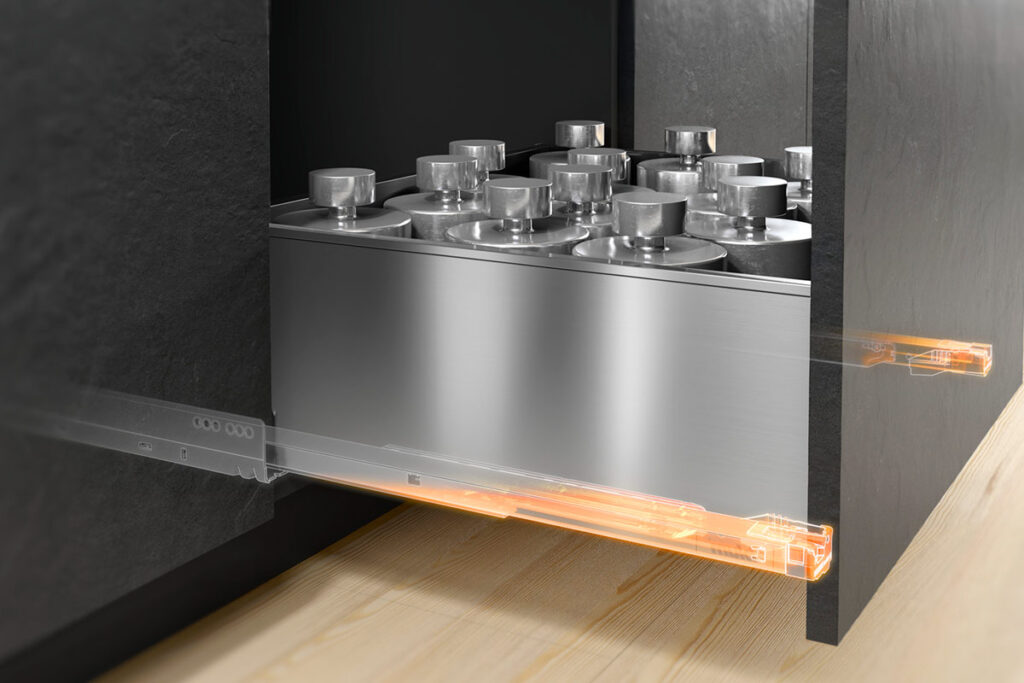 Sistema Blumotion de Blum integrado en cajón Legrabox para un cierre suave y silencioso en cocinas HAUSKA